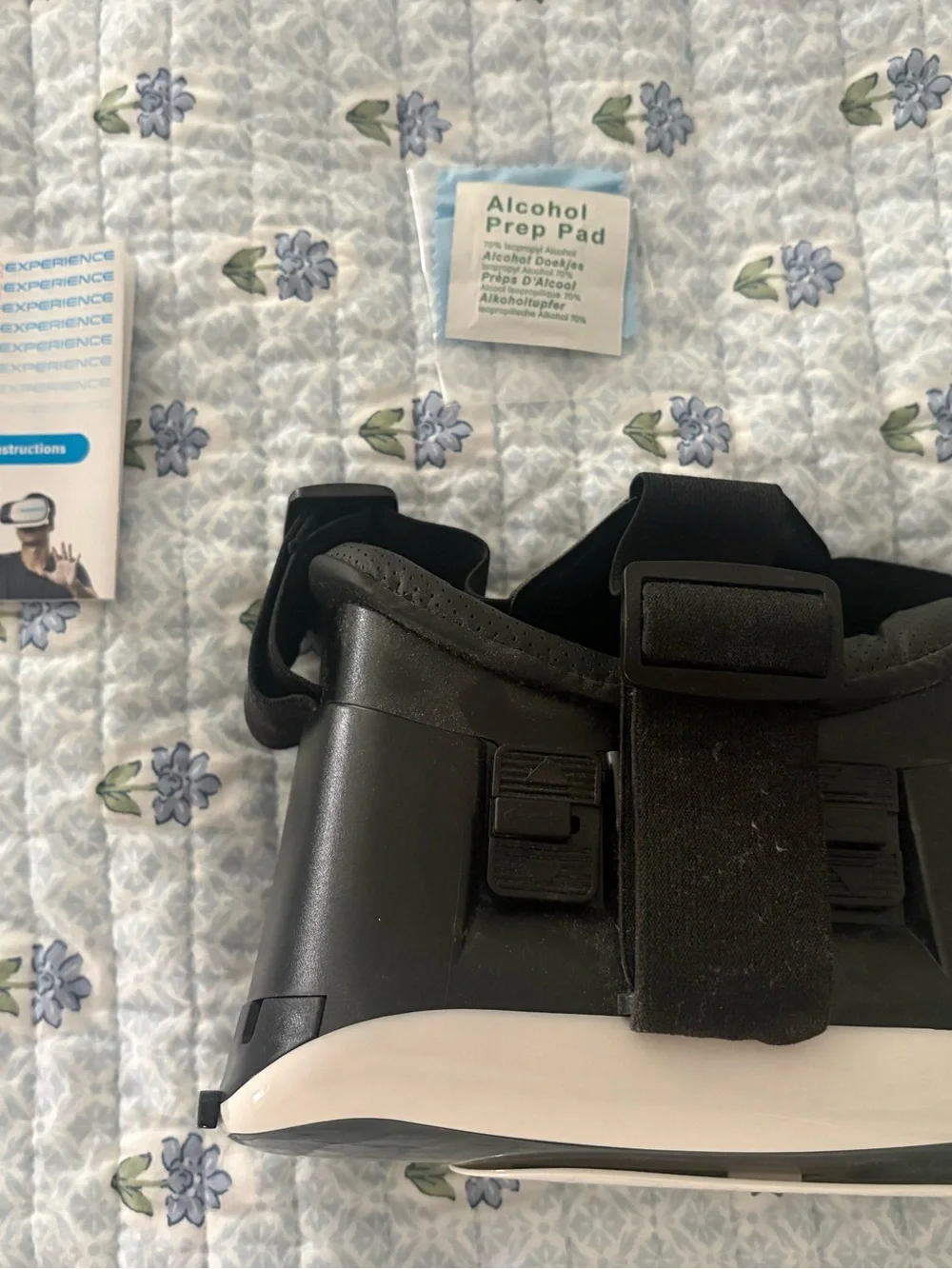 Virtual Reality Viewer - White and Black Never used taken out of box for photo